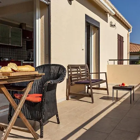 Дом отдыха Vol - Au - Vent - Cheerful 5-bedroom With Pool *