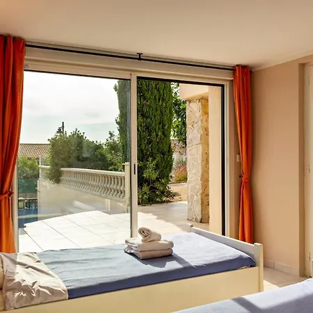 Vol - Au - Vent - Cheerful 5-bedroom With Pool *