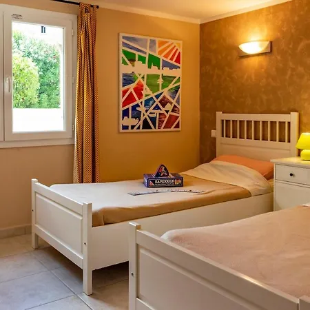 Vol - Au - Vent - Cheerful 5-bedroom With Pool Holiday home Marseillan (Herault)